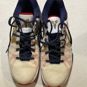 NIKE KOBE 7 GOLD MEDAL (rare)